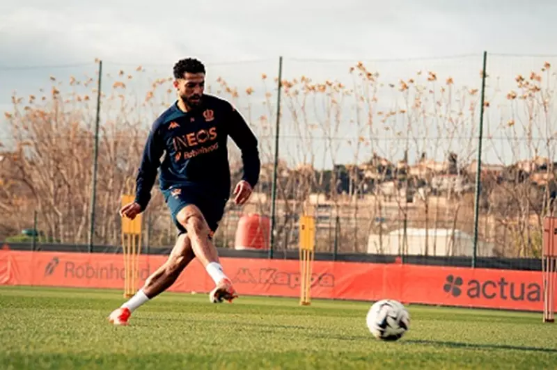 بعد غياب طويل.. محمد عبد المنعم يعود إلى تدريبات نيس الفرنسي (صور) 